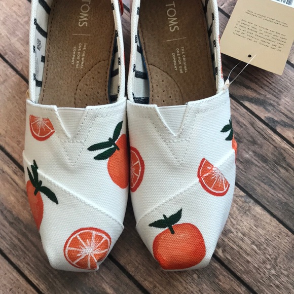 Hand painted orange toms, size 6.5 - Picture 4 of 4